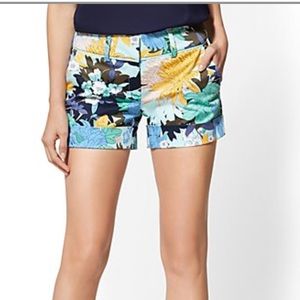 NWOT NY&C floral 4” shorts